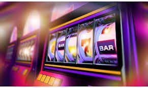 Pengguna menikmati Sports Betting dan Live Casino selot88jp di smartphone Android